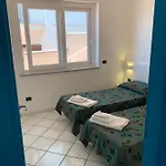 Laura - Sul Mare Pizzo (Calabria)