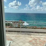 Laura - Sul Mare Пиццо
