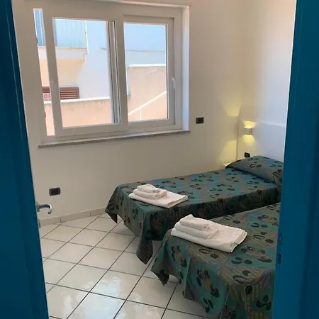 Laura - Sul Mare Pizzo (Calabria)