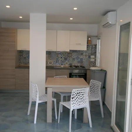 Laura - Sul Mare Apartmán *