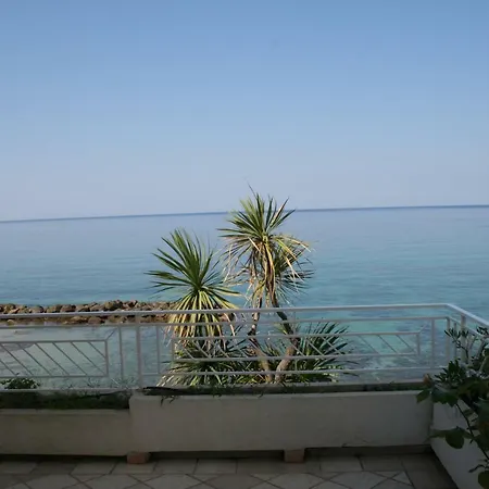Laura - Sul Mare Pizzo (Calabria)