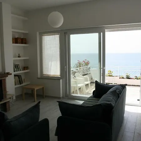 Laura - Sul Mare Apartmán *