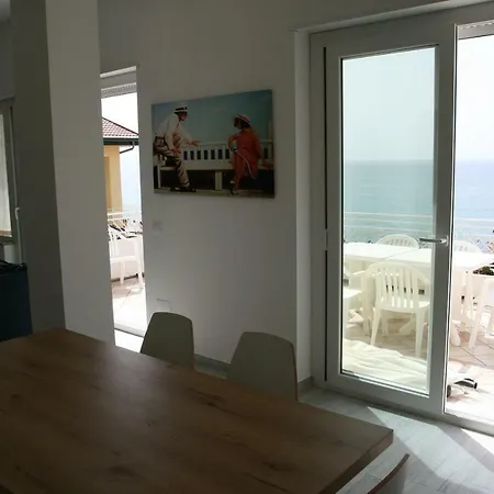 Laura - Sul Mare * Pizzo (Calabria)