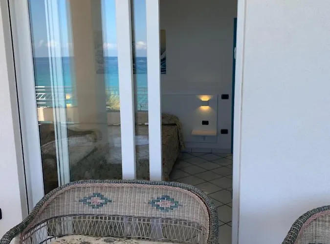 Laura - Sul Mare * 皮佐