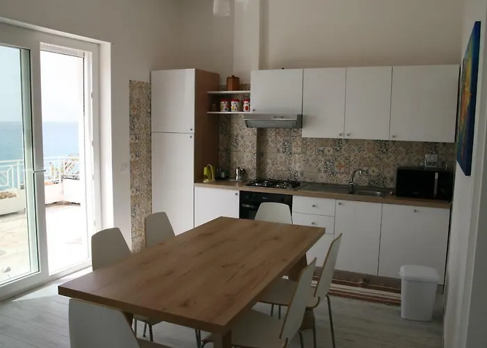 Laura - Sul Mare * 皮佐