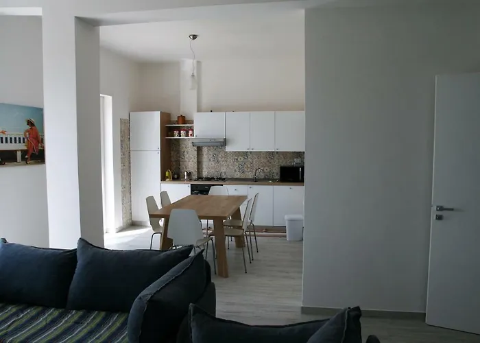 Laura - Sul Mare * 皮佐