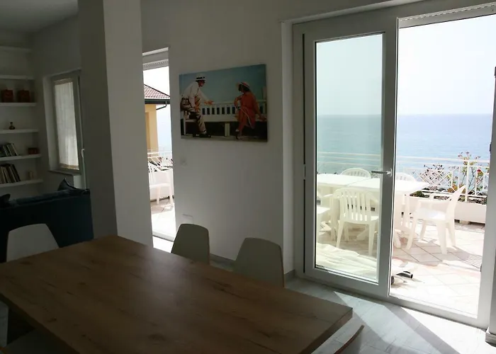 Laura - Sul Mare * 皮佐